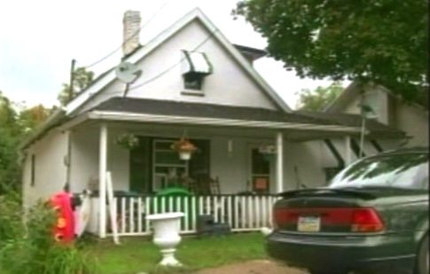 英國財迷媽謊稱兒子患癌騙錢 美國惡毒母逼親子睡棺材