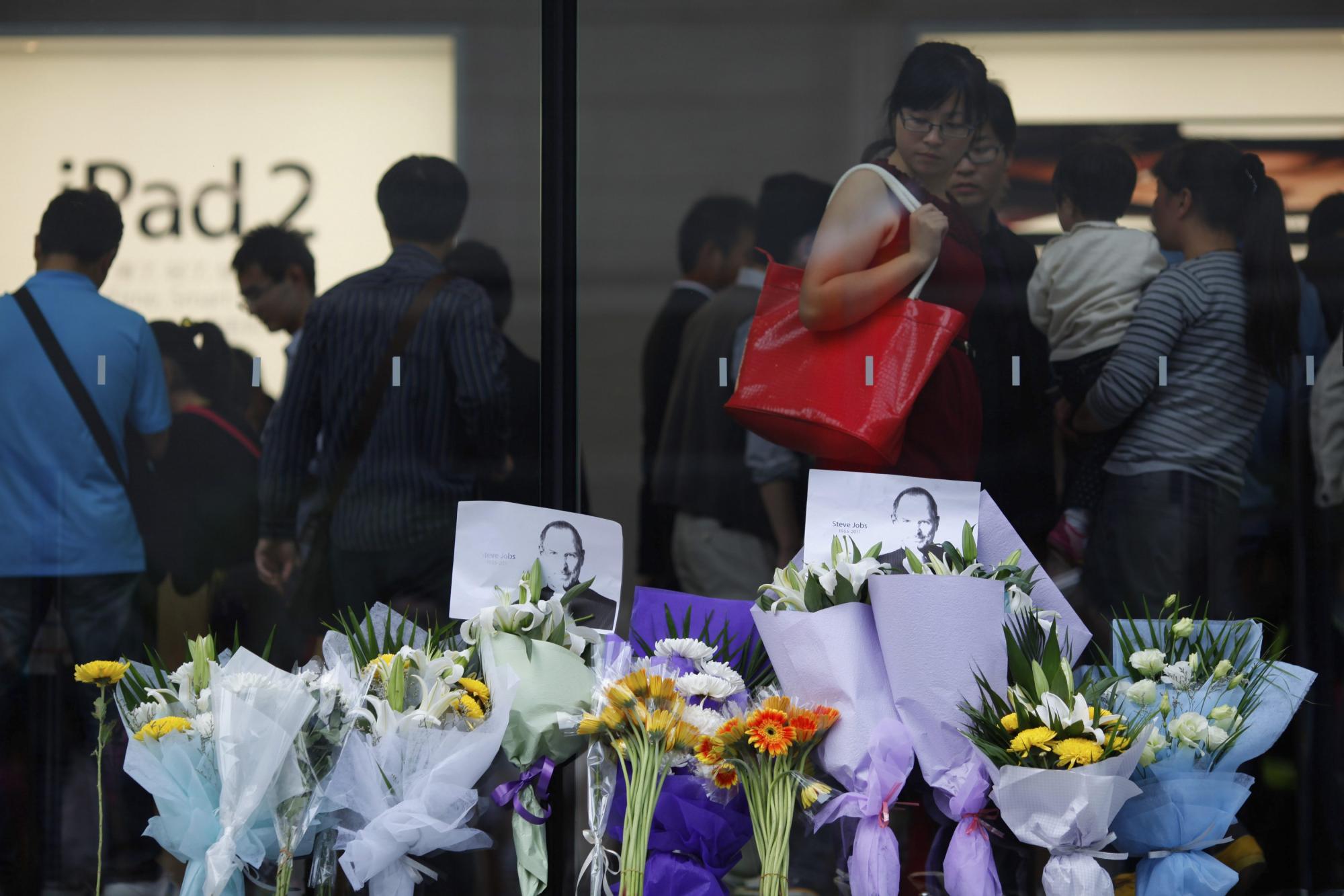 全球悼念喬布斯 奧巴馬稱失去一位遠(yuǎn)見(jiàn)卓識(shí)者