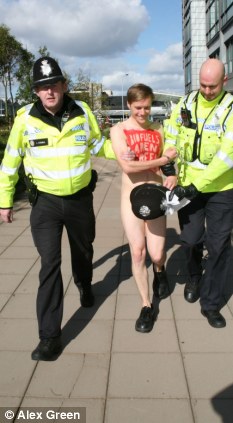 英國(guó)“地溝油航班”首飛成功 遭環(huán)保人士強(qiáng)烈抗議