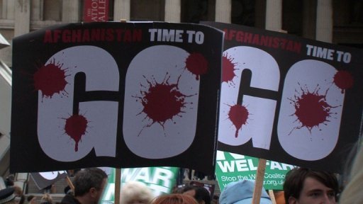 倫敦爆發(fā)數(shù)千人反戰(zhàn)游行 阿桑奇等名人領(lǐng)頭(圖)