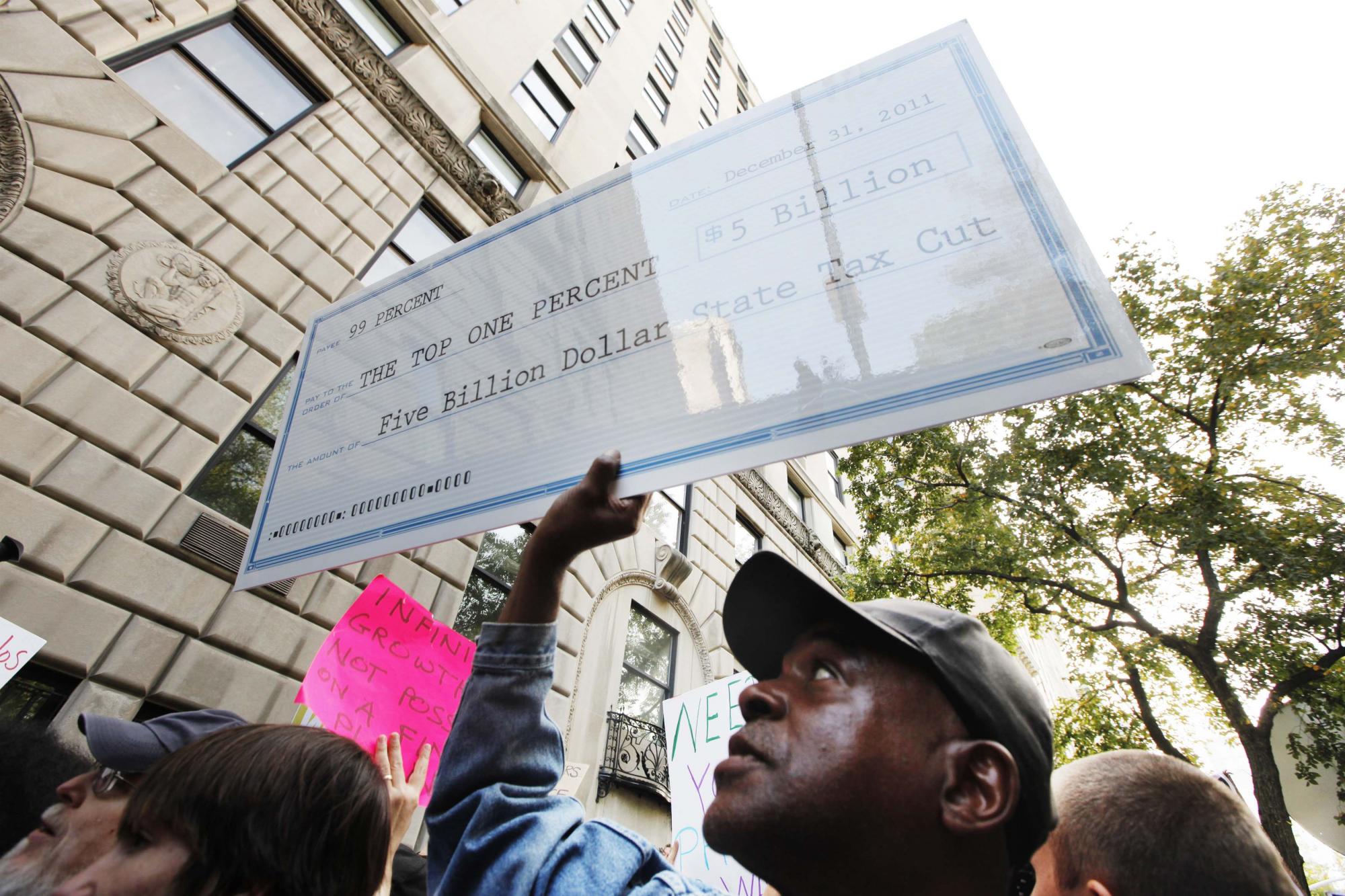 紐約億萬富翁被“登門拜訪” 警方態(tài)度軟化很克制