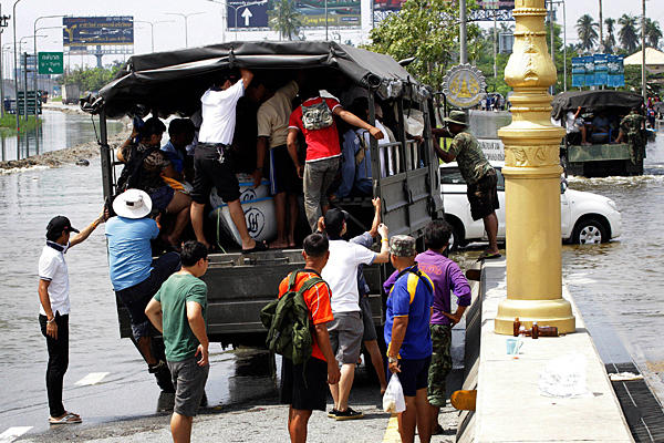泰國洪災(zāi)繼續(xù)肆虐 洪水進(jìn)入首都曼谷