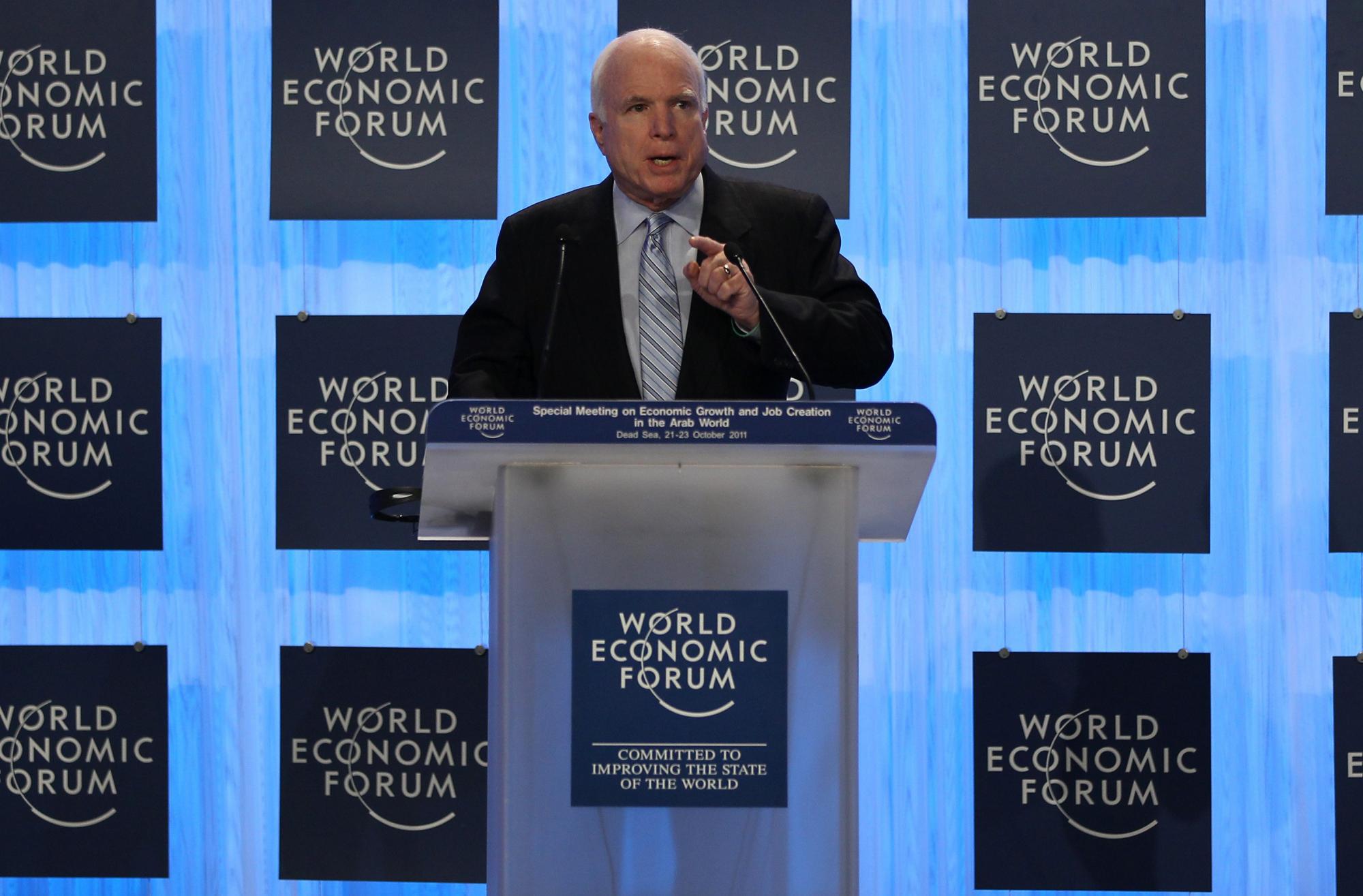 麥凱恩呼吁軍事干預(yù)敘利亞 涉俄“怪異言論”遭批