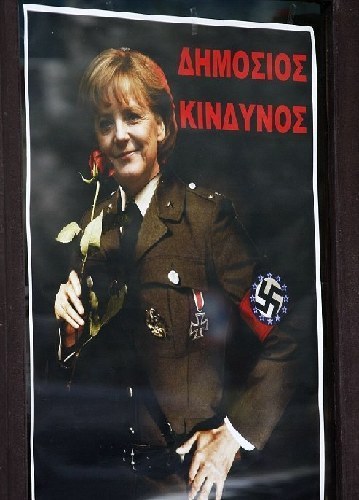 不滿德國要求希臘大幅減斥 默克爾被惡搞成納粹（圖）