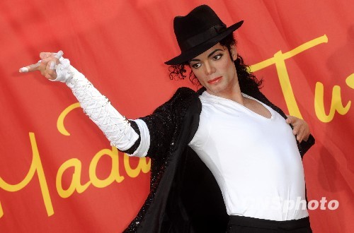 杰克遜死亡案撲朔迷離 藥劑學(xué)權(quán)威稱其系自殺