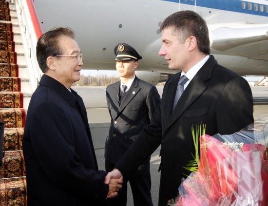 溫家寶抵達(dá)俄羅斯參加上合組織總理會(huì)議