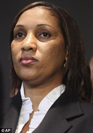 卡恩性侵案疑點(diǎn)重重 美記者認(rèn)為背后有人指使