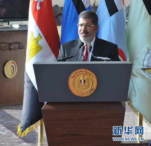 埃及新總統(tǒng)穆爾西出席閱兵儀式