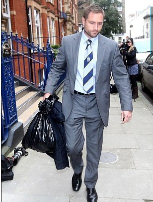 薩維爾丑聞首位涉案明星被捕 3名醫(yī)生被爆協(xié)助或參與性侵