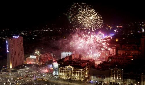 悉尼炫彩焰火、時代廣場倒計時 世界各地喜迎新年