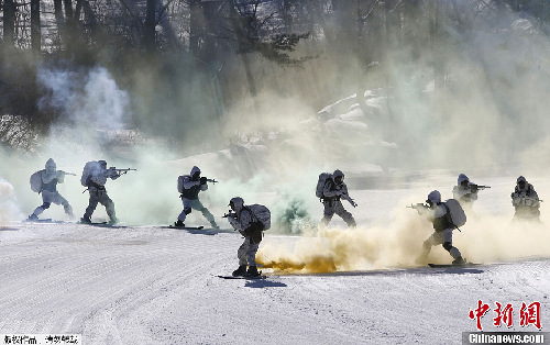 韓美海軍陸戰(zhàn)隊(duì)舉行雪地軍演