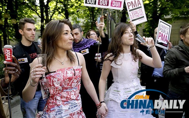 法總統(tǒng)簽署同性戀婚姻法 反對派不言棄籌劃大規(guī)??棺h