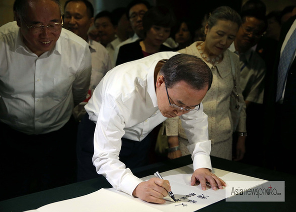 聯(lián)合國(guó)秘書(shū)長(zhǎng)潘基文在京秀中文