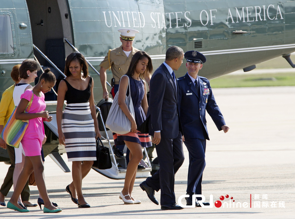 奧巴馬女兒背“彩虹包”成話題 被指支持同性婚姻(高清組圖)