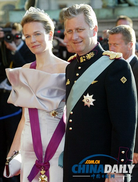 比利時(shí)新王后的造型盤(pán)點(diǎn) 儼然成為歐洲的時(shí)尚精英