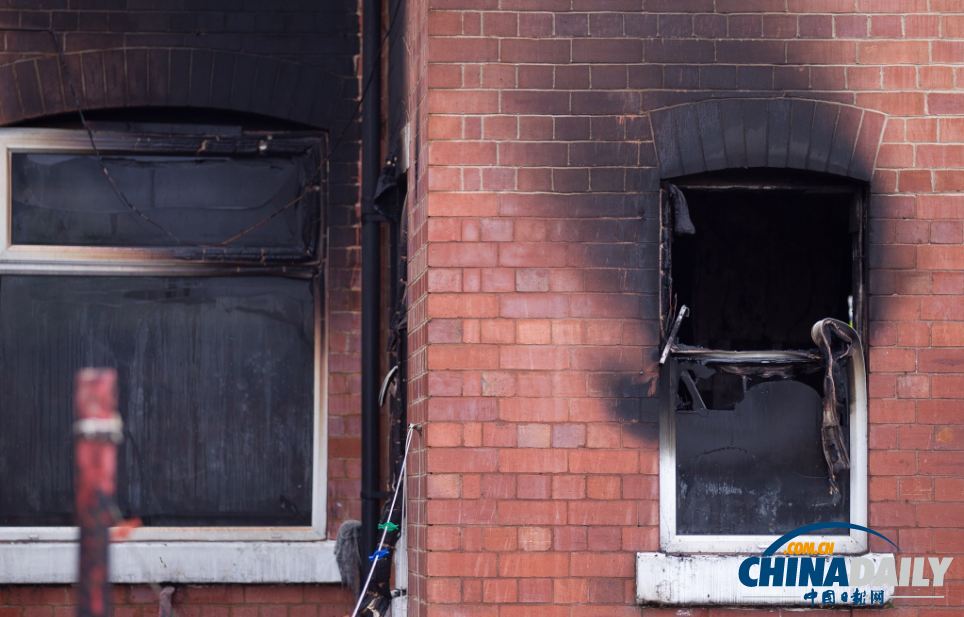 組圖：暴風(fēng)雨終結(jié)英國酷熱天氣 閃電驚心動(dòng)魄房屋受損