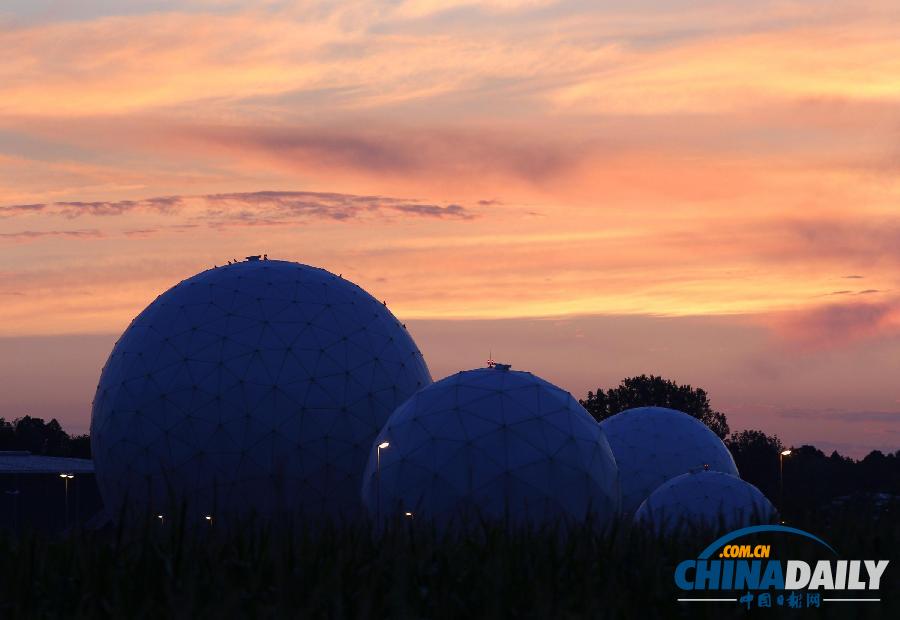 晨曦中的“大耳朵”：前美國駐德監(jiān)聽站日出美景（圖）