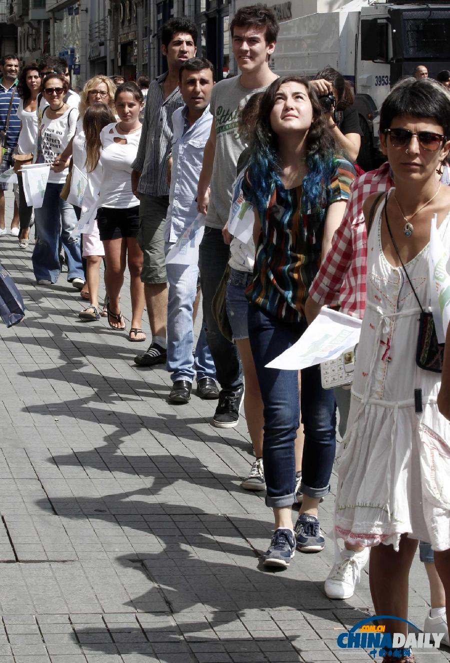 美國威脅打擊敘利亞 多國民眾舉行反戰(zhàn)示威