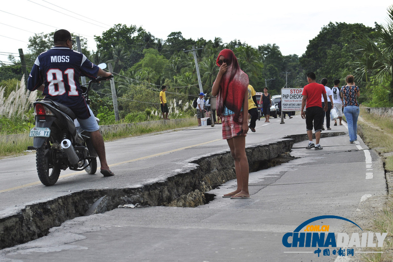 菲律賓災(zāi)區(qū)眾生相 在災(zāi)難中仍堅(jiān)守希望