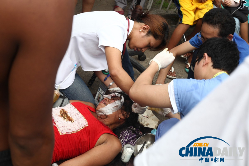 菲律賓災(zāi)區(qū)眾生相 在災(zāi)難中仍堅(jiān)守希望