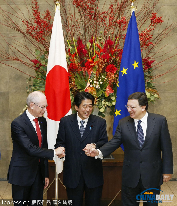 安倍于首相官邸會見歐盟首腦 發(fā)布會上喜笑顏看