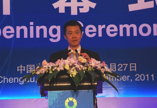 新華能源走進中國新能源國際峰會 對話與會嘉賓