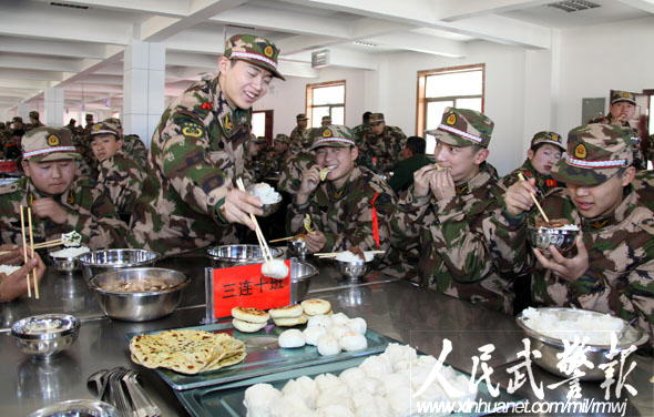 武警新兵飛抵拉薩 