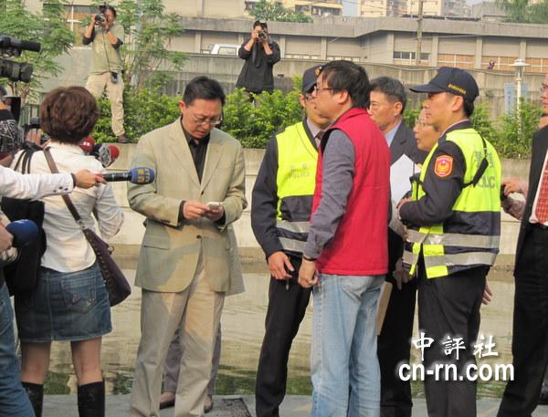 施明德妻子大鬧藝術展 被拷上手銬帶走