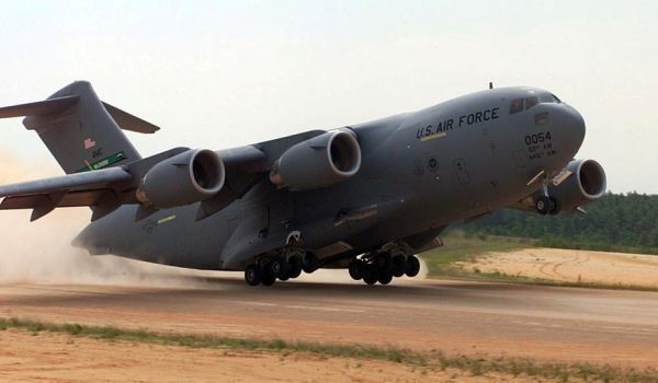 英空軍C-17運(yùn)輸機(jī)