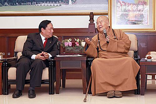 全國(guó)臺(tái)聯(lián)會(huì)長(zhǎng)梁國(guó)揚(yáng)參訪佛光山拜會(huì)星云法師