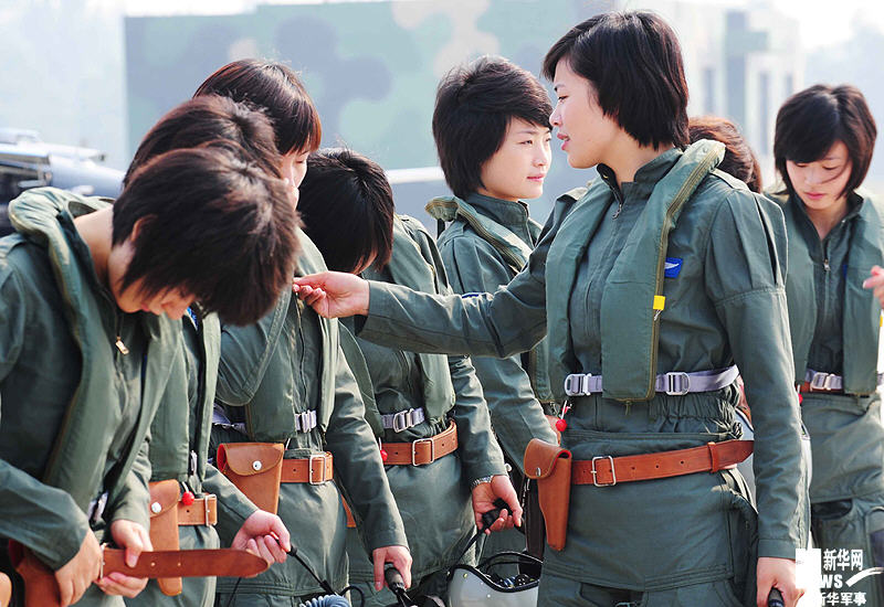 節(jié)日特輯：翱翔在藍天下的女殲擊機飛行員