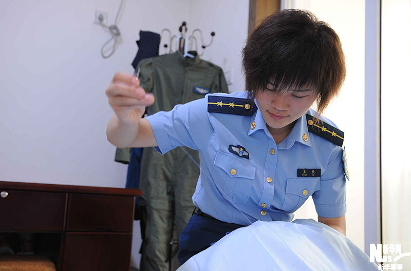 節(jié)日特輯：翱翔在藍(lán)天下的女殲擊機(jī)飛行員