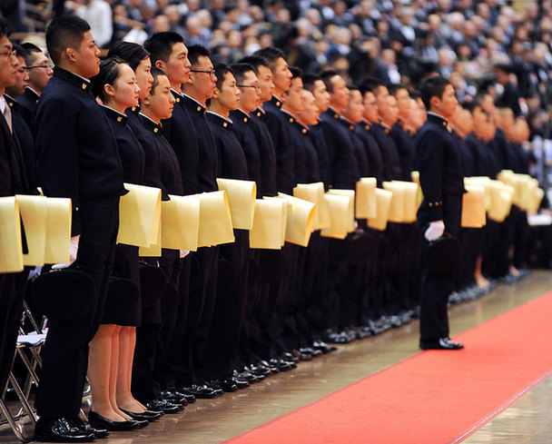 日本國(guó)防學(xué)院舉行畢業(yè)典禮