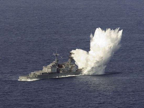 強(qiáng)！軍艦被炸成兩截居然不沉