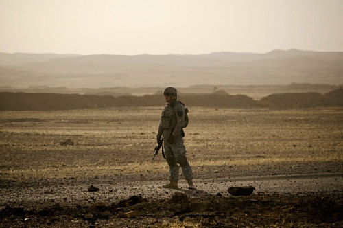 解放軍報:耐人尋味的駐伊美軍大撤退