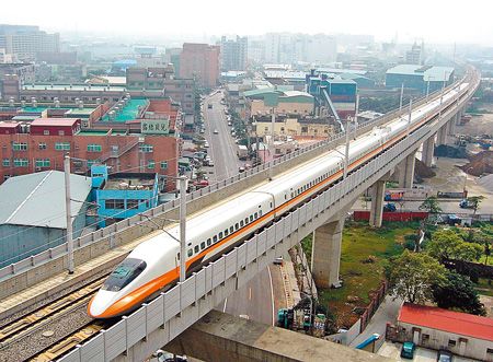 臺灣開啟交通現(xiàn)代化之路 南北一日生活圈形成