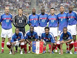 法國(guó)隊(duì):用金杯為齊達(dá)內(nèi)送行