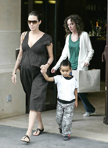 安吉利娜-朱麗:全世界的焦點