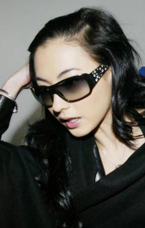 張柏芝上演“變臉記”周筆暢多次掉落下水道(圖)