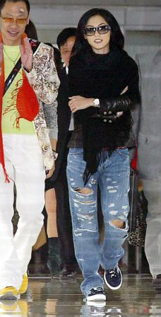 張柏芝上演“變臉記”周筆暢多次掉落下水道(圖)