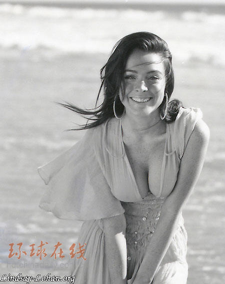 好萊塢“小公主”林賽•羅翰海灘寫真