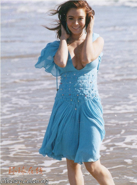 好萊塢“小公主”林賽•羅翰海灘寫真