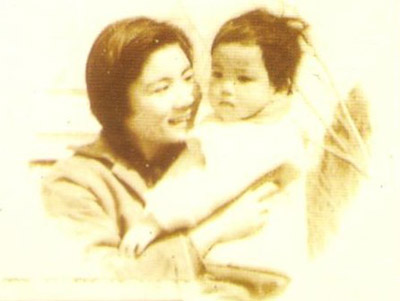 童年和媽媽在一起－你認得出他們嗎