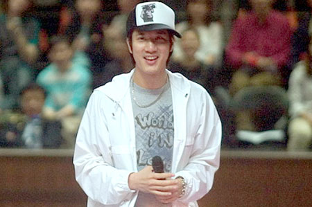 新時(shí)尚棒球帽不畏驕陽(圖)