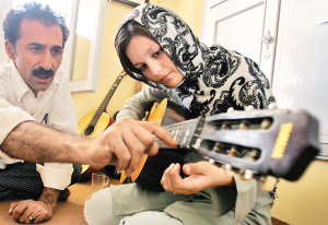 阿富汗出現(xiàn)第一所女子音樂學(xué)院(圖)