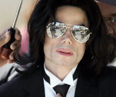 麥克爾杰克遜踩高跟鞋穿女裝 目擊者稱超像女人(圖)