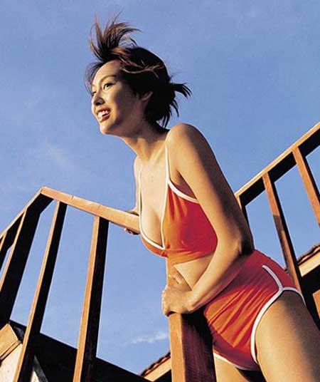 朱茵惹火泳裝寫真