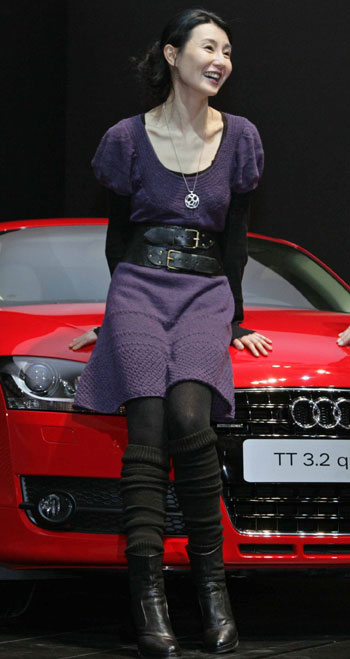 張曼玉北京任代言 親切自然現(xiàn)場獲贈名車(組圖)
