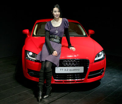 張曼玉北京任代言 親切自然現(xiàn)場獲贈名車(組圖)