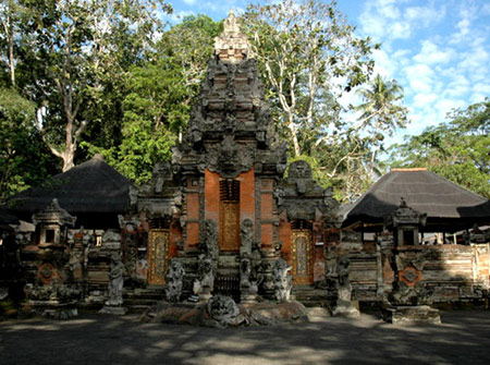 烏布鎮(zhèn) 南緯8度的碧海藍(lán)天